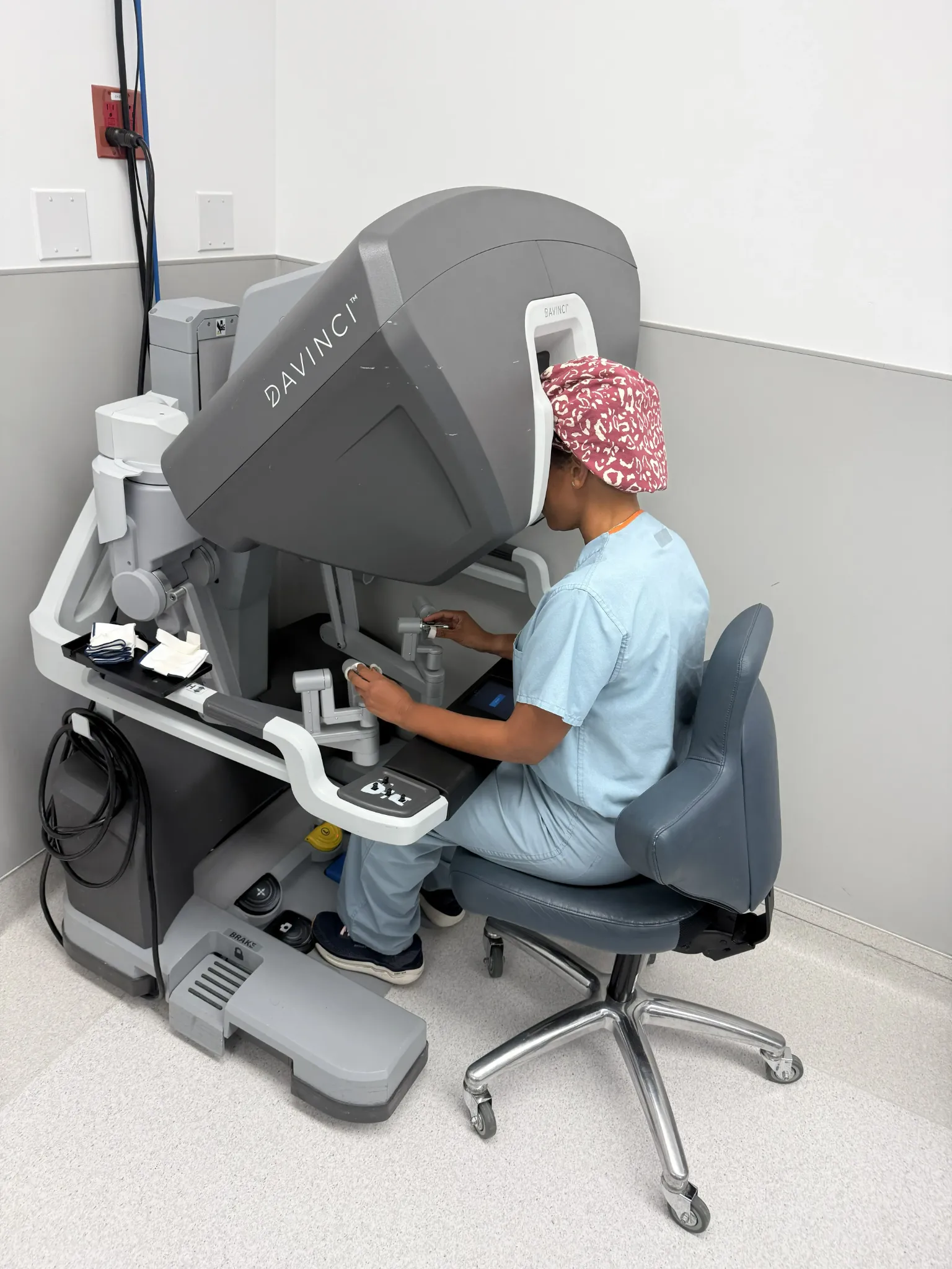 Dr. Melinda Nicole Lamb operating at a da Vinci robotic surgical console